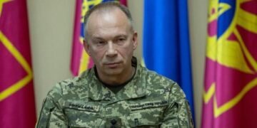 Стратегічний захист Дніпра: Сирський спростував чутки про оточення військ