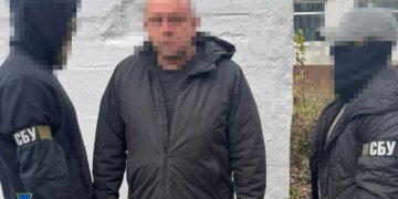 Під прикриттям роботи та доставки: затримано агентів фсб, які допомагали рашистам атакувати оборонні рубежі Ізюму