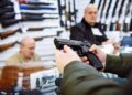 Українці згенерували понад пів мільйона дозволів на зброю через Дію – МВС