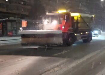 Ситуація в Києві після обстрілів 27 грудня: у місті розгорнули пересувні котельні, комунальники вийшли прибирати сніг