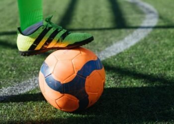 Футболісти європейського клубу зазнали атаки від своїх фанатів