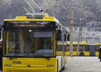 Бесплатный проезд или штраф: что нужно знать пенсионерам о льготах на транспорт