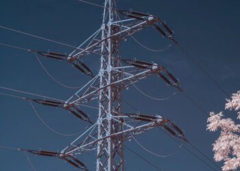 Ситуація в енергосистемі: є знеструмлення у 7 областях, в окремих регіонах – аварійні відключення