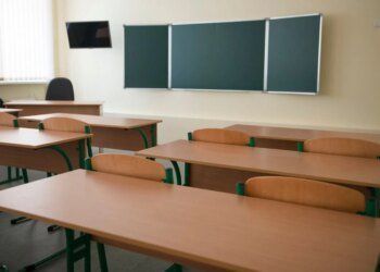 Уряд затвердив перелік предметів, із якими заборонено перебувати в школах