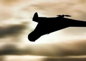 Ворожий дрон атакував багатоповерхівку в Харкові, є постраждала