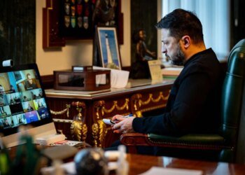 Зеленський провів енергетичний селектор: назвав, де найскладніша ситуація, і повідомив про доручення для захисту неба