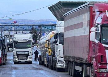 Оформлення вантажівок на кордоні з Польщею відновили після перебоїв