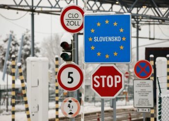 Хотів прорвати кордон і мало не збив прикордонника: водій автобуса "Кошице-Свалява" залишив пасажирів і побіг у Словаччину