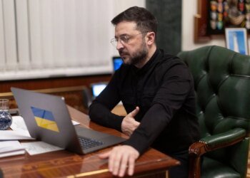 Технологічна аварія знеструмила сім областей: Зеленський заявив про стабілізацію мереж та дуже складний день