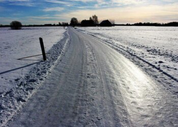 Оголошено штормове попередження: завтра Україну накриє потужна ожеледь та ожеледиця