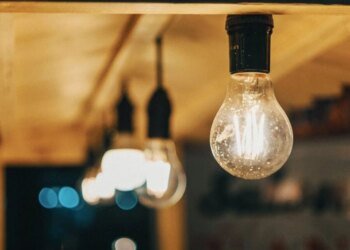 У всіх регіонах України 28 січня діятимуть графіки погодинних відключень світла