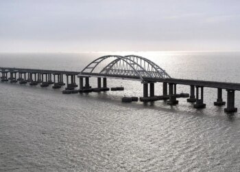 У Криму пролунала серія вибухів: Керченський міст перекрито, атаковано аеродроми – монітори