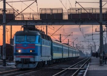 Укрзалізниця попередила про значні затримки поїздів на Харківщині та Одещині