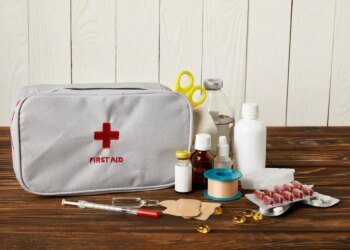 Домашня аптечка взимку під час війни: що перевірити й що можна докупити за один вечір