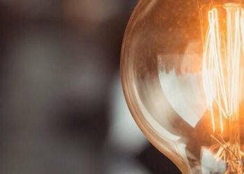 Світла не буде майже весь день: графіки відключень у Дніпрі та області