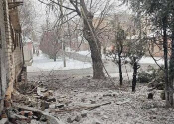 Ворог цілив по рятувальниках: на Дніпропетровщині обстріляли підрозділ ДСНС