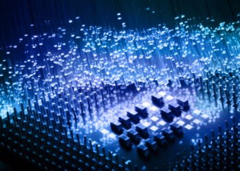 “Выдерживают контейнер весом 15,6 т”: новые оптические чипы имеют плотность 100 тыс. транзисторов на сантиметр