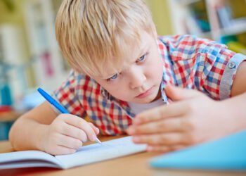 Треть дошкольников в Британии не понимают, как листать книги — исследование