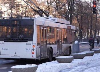 Зміни до кінця місяця: у Дніпрі обмежили громадський транспорт