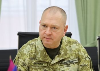 СМИ писали о “списании” экс-главы ГПСУ Дейнека со службы: правда ли это