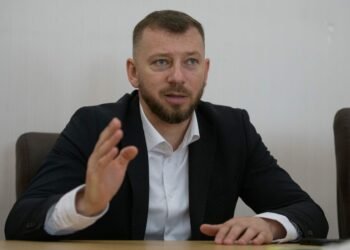 Нардепы до большой войны получали в “конвертах” и до 20 тысяч долларов в месяц, – САП