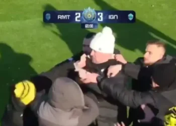 Мілевський побився з екс-зіркою Динамо під час матчу (відео бійки)