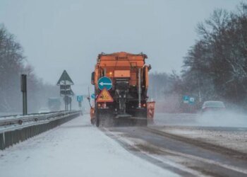 Основні дороги в Україні проїзні, але місцями ожеледиця – дорожники