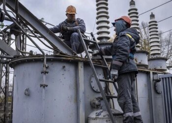 В усіх регіонах України 16 лютого діятимуть графіки погодинних відключень світла