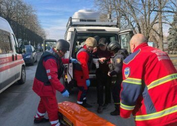 У Нікополі через обстріл рф постраждав 77-річний чоловік, пошкоджено будівлі