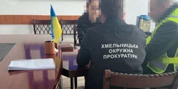 На Хмельниччині двох посадовиць міськради підозрюють у розтраті 2,6 млн грн на житлі для ВПО