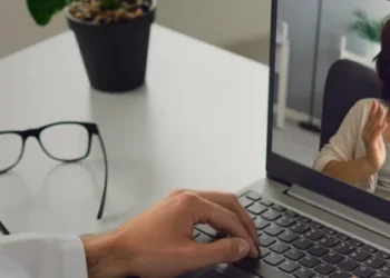 Дерматолог у Дніпрі – консультація онлайн без черг і стресу