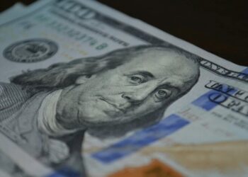 Доллар по 43: банкир объяснил, какие факторы повлияют на курс валюты