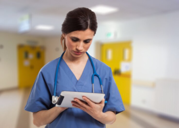 Зарплаты медсестер в феврале: сколько минимально получит средний медперсонал