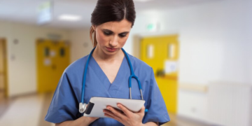 Зарплаты медсестер в феврале: сколько минимально получит средний медперсонал