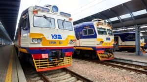 На Дніпропетровщині приміські поїзди курсують за зміненими маршрутами: подробиці