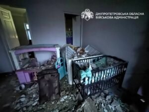 Немовля, яке постраждало через нічну атаку на Дніпро, досі в лікарні