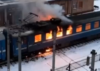 Палаючі потяги на Дніпропетровщині: наслідки атаки дроном, – ВІДЕО