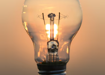 Без стабільного світла: графіки відключень для Дніпра та області