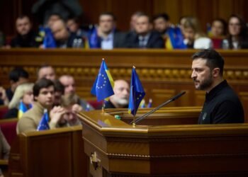 У Зеленского отреагировали на “инсайд” FT о выборах и референдуме в Украине