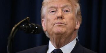 Двойная игра Трампа: президент США торопит мир в Украине и агитирует за Орбана в Венгрии