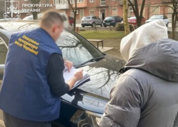 У Чернівцях підрядника та інженера підозрюють у збитках на 850 тис. грн під час ремонту дороги
