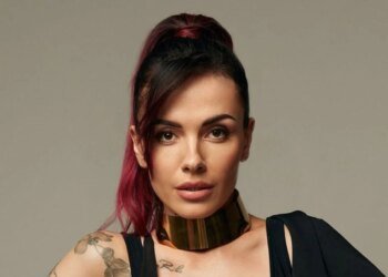 "Ми вдома": MamaRika після триденної подорожі через кілька країн повернулася до України