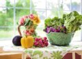 Овочі на підвіконні – що можна виростити і коли варто садити
