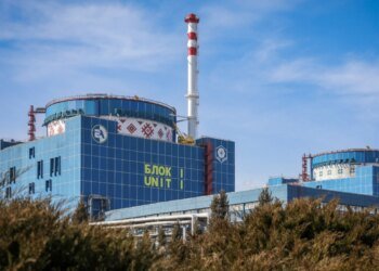 На реакторах Хмельницької АЕС створили найбільший у світі мурал-вишиванку