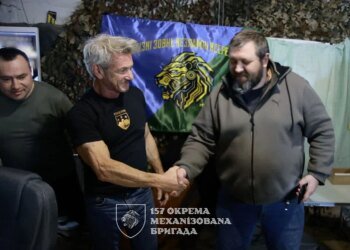 Актор Шон Пенн відвідав бойовий підрозділ, який виконує завдання на Донецькому напрямку