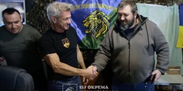 Актор Шон Пенн відвідав бойовий підрозділ, який виконує завдання на Донецькому напрямку