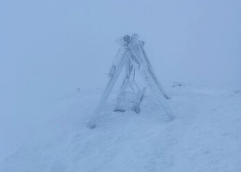 У Карпати повернулася зима – у високогір'ї сніг і 8-градусний мороз