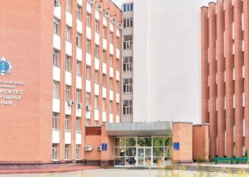 У Дніпрі розслідують скандал із курсантом, який сфотографувався біля тіла загиблої дівчини