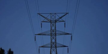 У Києві та області частина споживачів залишилась без світла через аварію