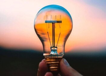 В Україні завтра графіки відключень будуть діяти вранці та увечері